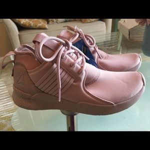 Women’s dusty rose Reebok’s